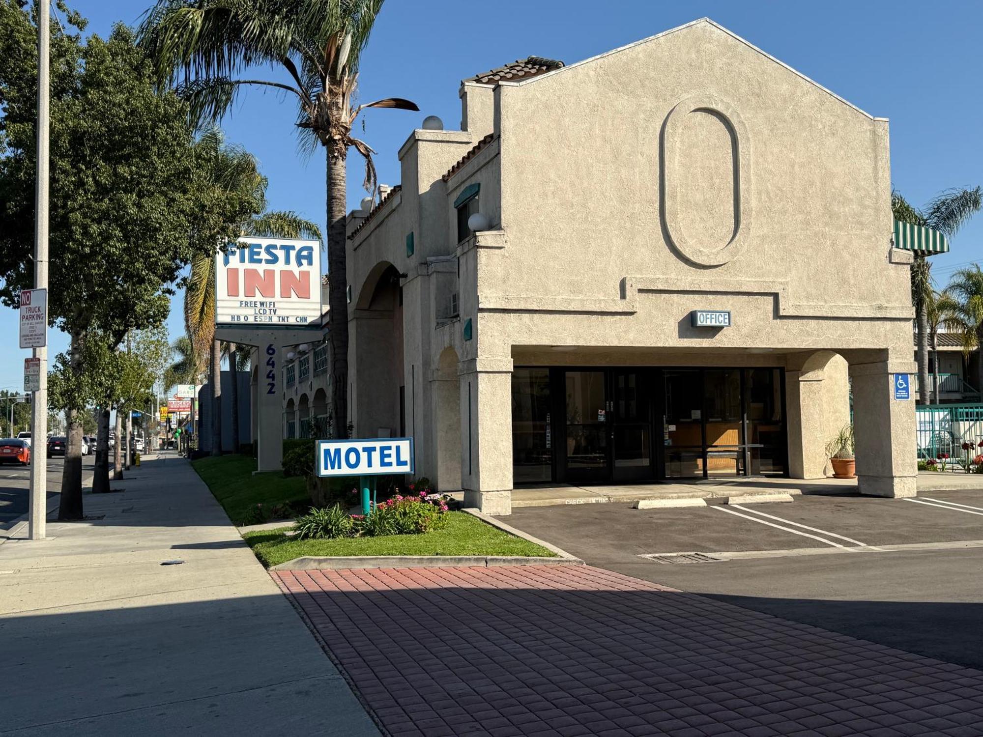 Fiesta Inn Los Angeles - Белл-Гарденс Экстерьер фото